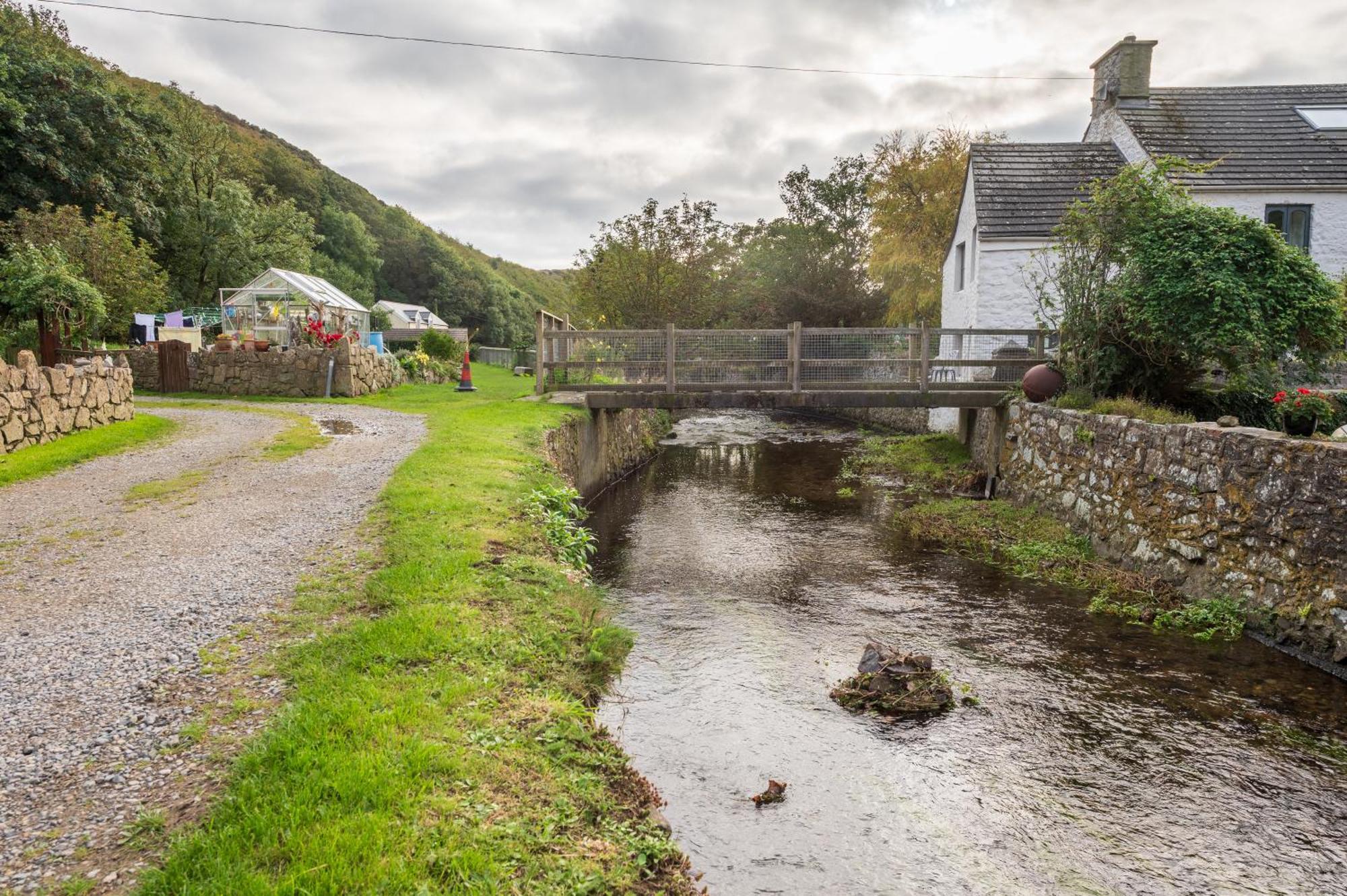 Riverside Bothy In Heart Of Scenic Harbour Village Solva Bagian luar foto